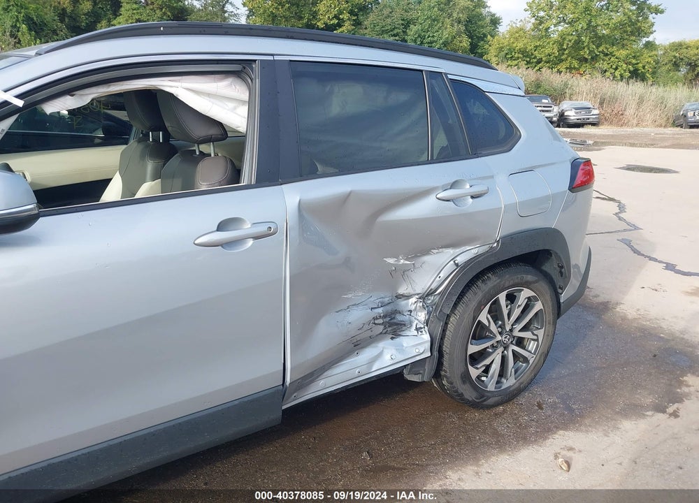 2022 TOYOTA COROLLA CROSS XLE VIN: 7MUEAABG8NV007498