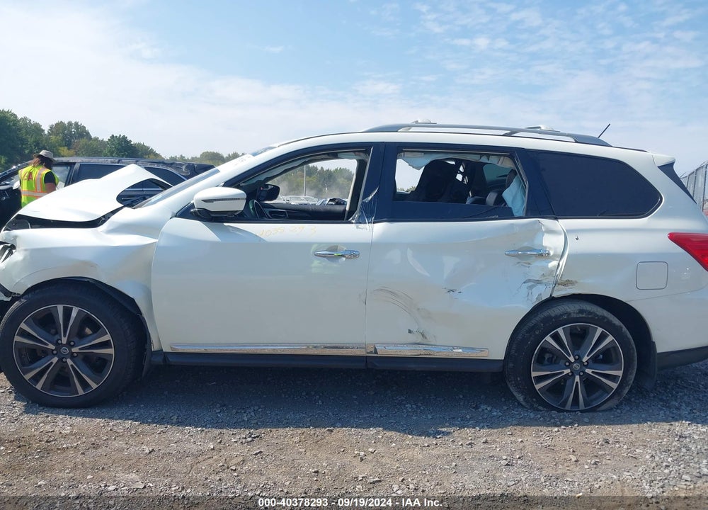 2017 NISSAN PATHFINDER PLATINUM VIN: 5N1DR2MM4HC640301