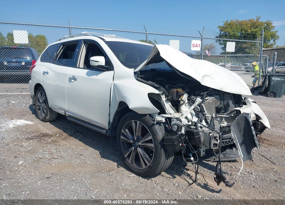 2017 NISSAN PATHFINDER PLATINUM VIN: 5N1DR2MM4HC640301