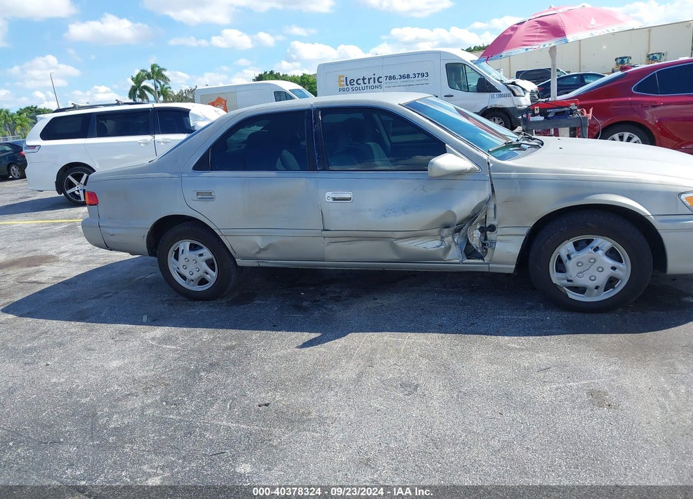 2000 TOYOTA CAMRY LE VIN: 4T1BG22K4YU658497