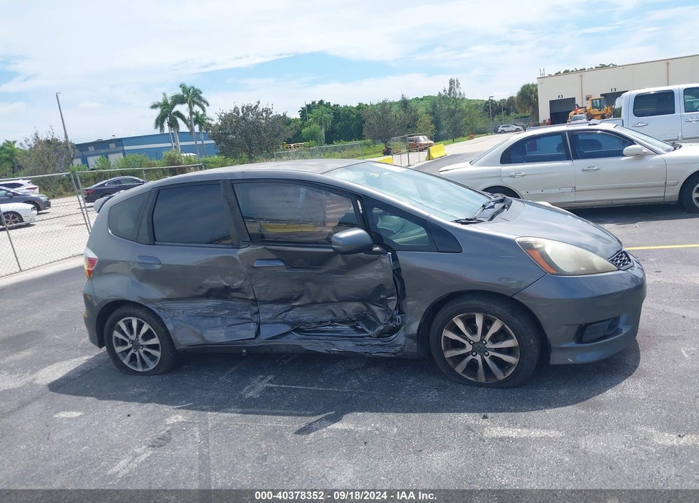 2013 HONDA FIT SPORT VIN: JHMGE8H53DC039473