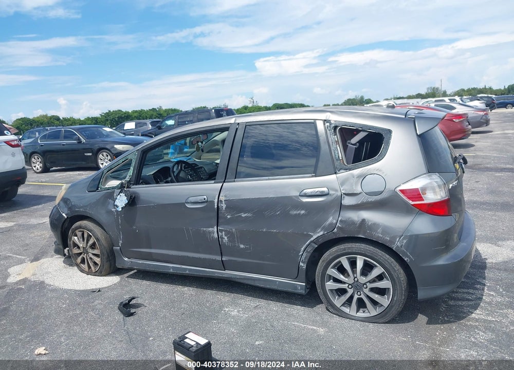 2013 HONDA FIT SPORT VIN: JHMGE8H53DC039473