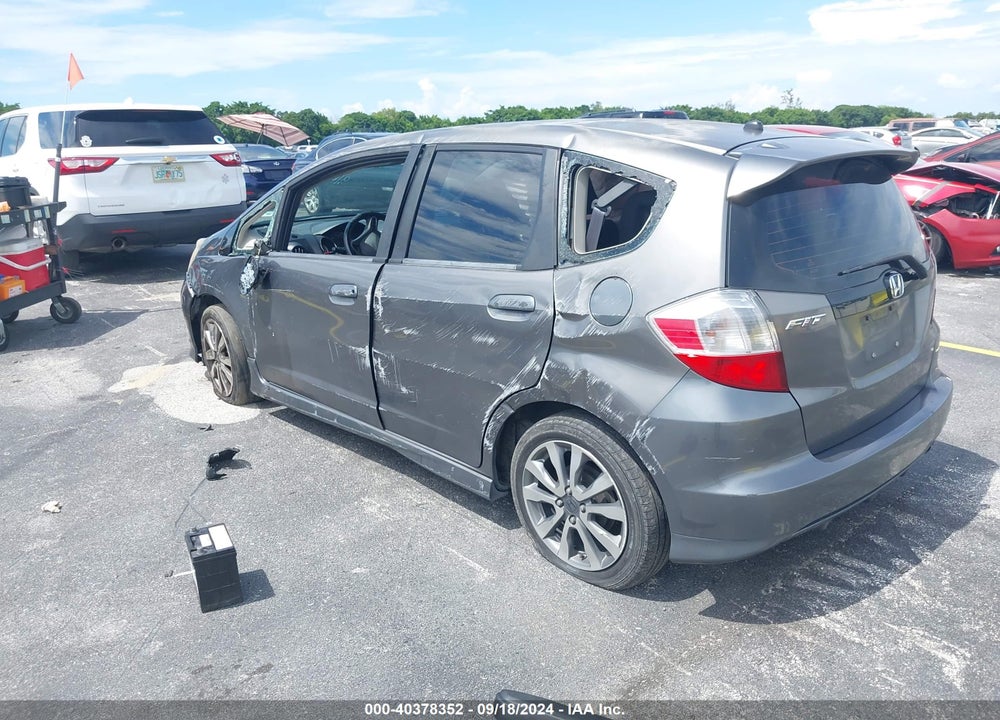 2013 HONDA FIT SPORT VIN: JHMGE8H53DC039473