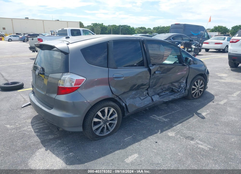 2013 HONDA FIT SPORT VIN: JHMGE8H53DC039473