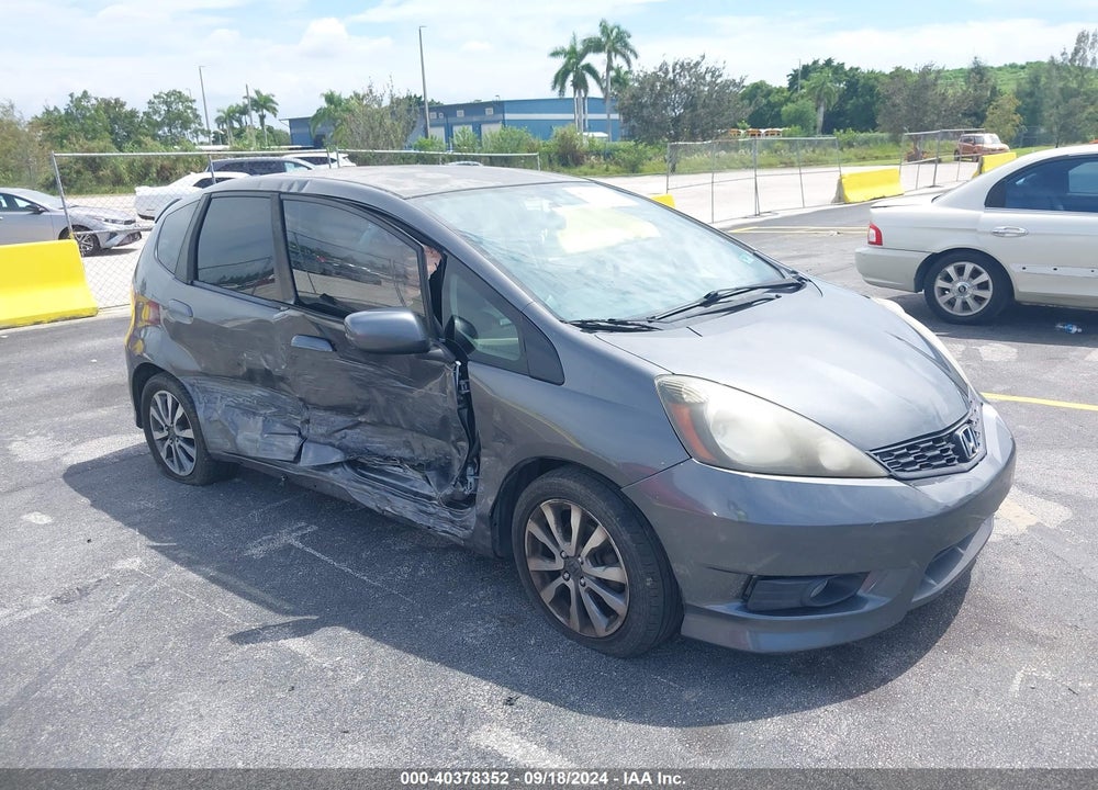 2013 HONDA FIT SPORT VIN: JHMGE8H53DC039473