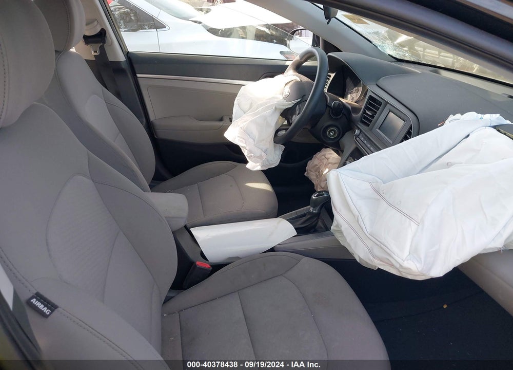 2019 HYUNDAI ELANTRA SE VIN: 5NPD74LF7KH461948