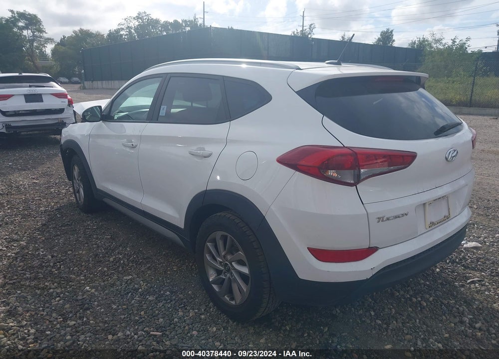 2017 HYUNDAI TUCSON SE VIN: KM8J3CA43HU347899