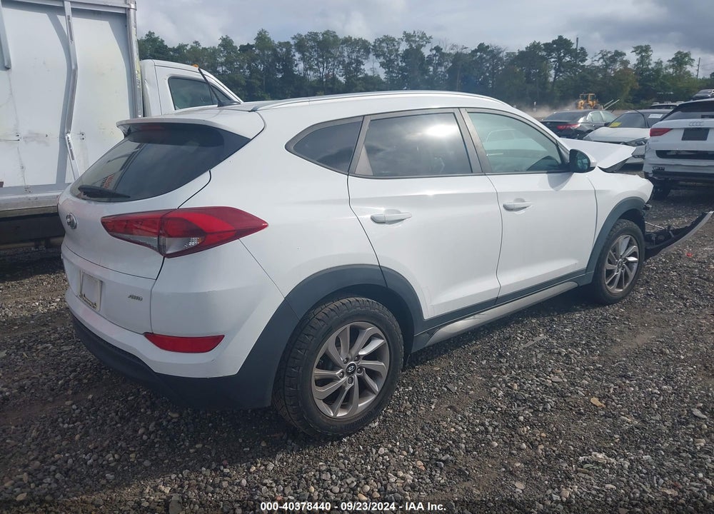 2017 HYUNDAI TUCSON SE VIN: KM8J3CA43HU347899