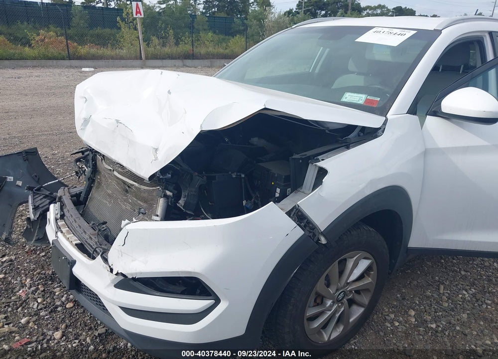 2017 HYUNDAI TUCSON SE VIN: KM8J3CA43HU347899