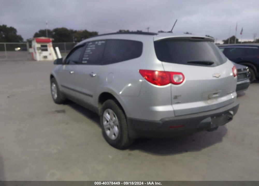 2011 CHEVROLET TRAVERSE LS VIN: 1GNKVEED0BJ249972
