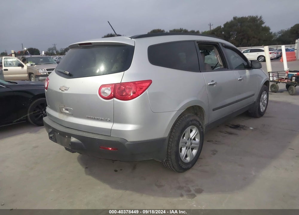 2011 CHEVROLET TRAVERSE LS VIN: 1GNKVEED0BJ249972