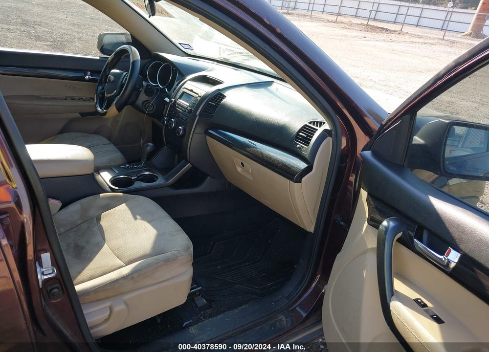 2013 KIA SORENTO LX V6 VIN: 5XYKT4A28DG322957