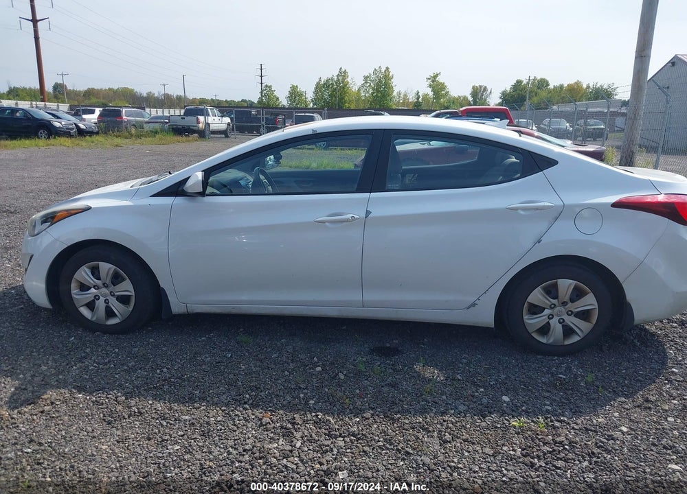 2016 HYUNDAI ELANTRA SE VIN: 5NPDH4AE5GH668224