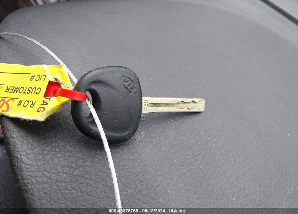 2011 KIA SORENTO LX VIN: 5XYKT3A19BG077018