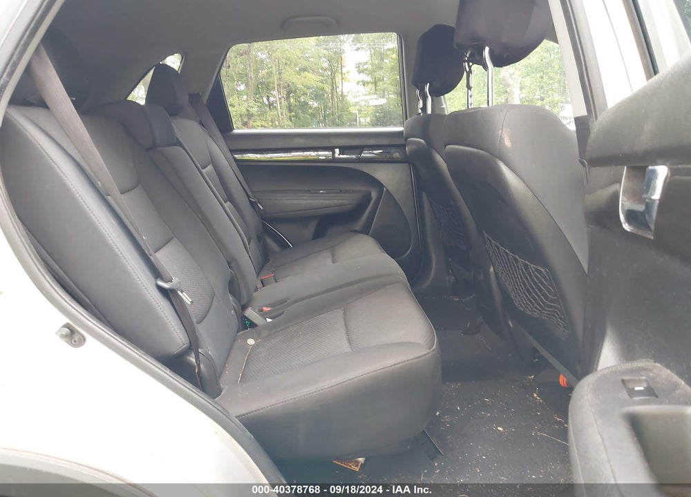 2011 KIA SORENTO LX VIN: 5XYKT3A19BG077018