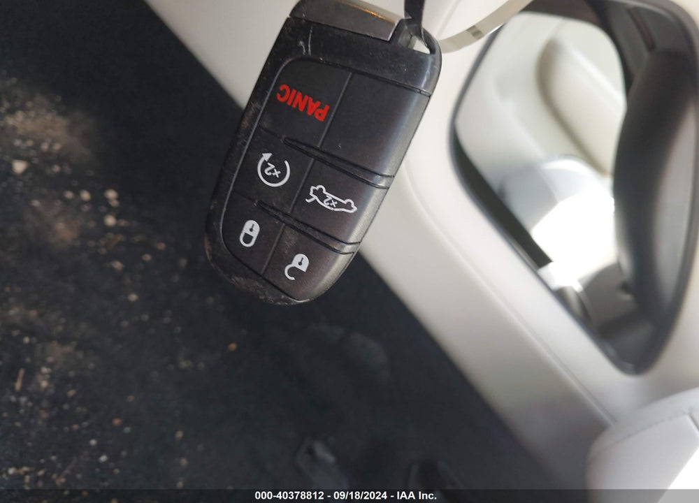 2015 CHRYSLER 200 C VIN: 1C3CCCCB4FN558632