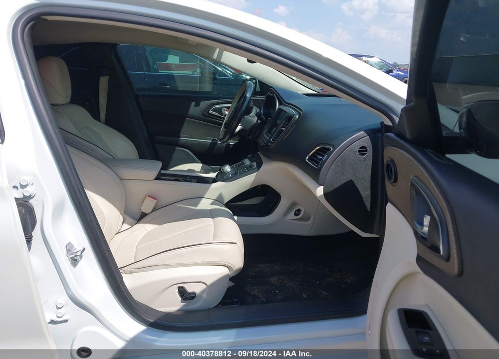 2015 CHRYSLER 200 C VIN: 1C3CCCCB4FN558632