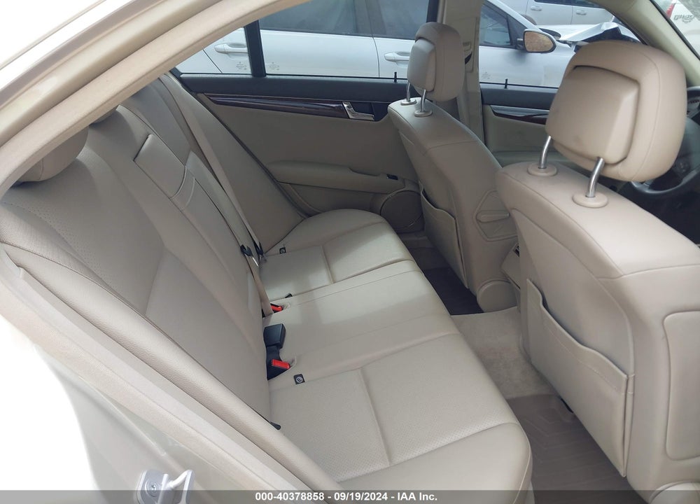 2010 MERCEDES-BENZ C 300 LUXURY/SPORT VIN: WDDGF5EB3AR096875