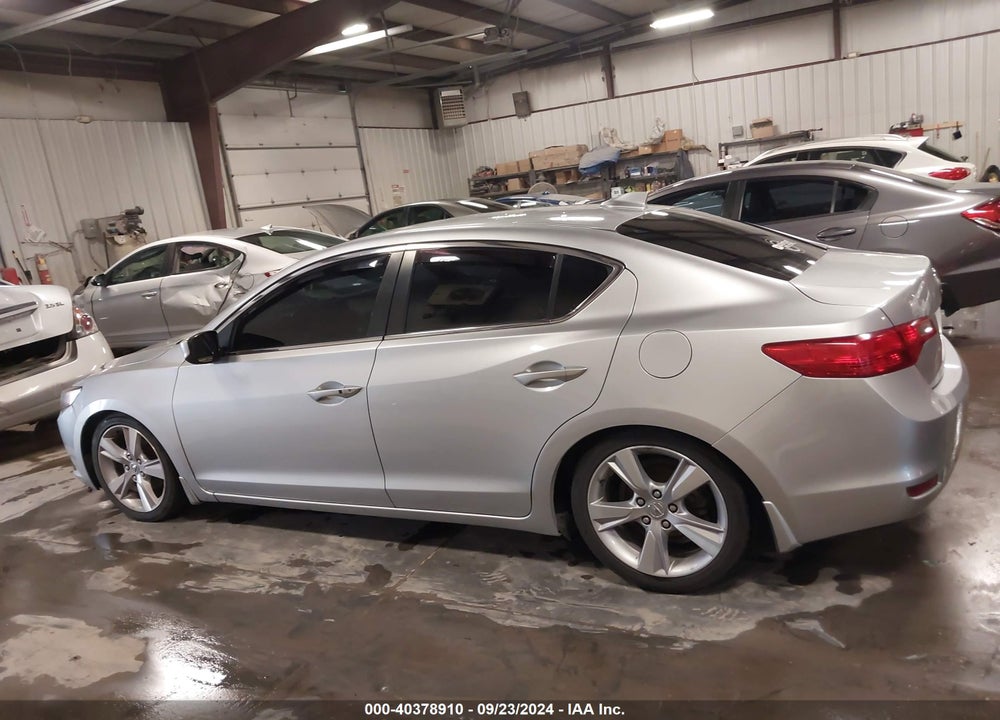 2013 ACURA ILX 2.0L VIN: 19VDE1F58DE006744