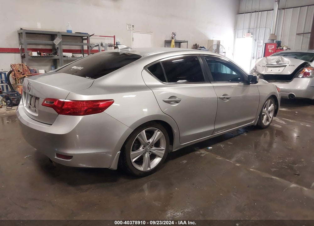 2013 ACURA ILX 2.0L VIN: 19VDE1F58DE006744