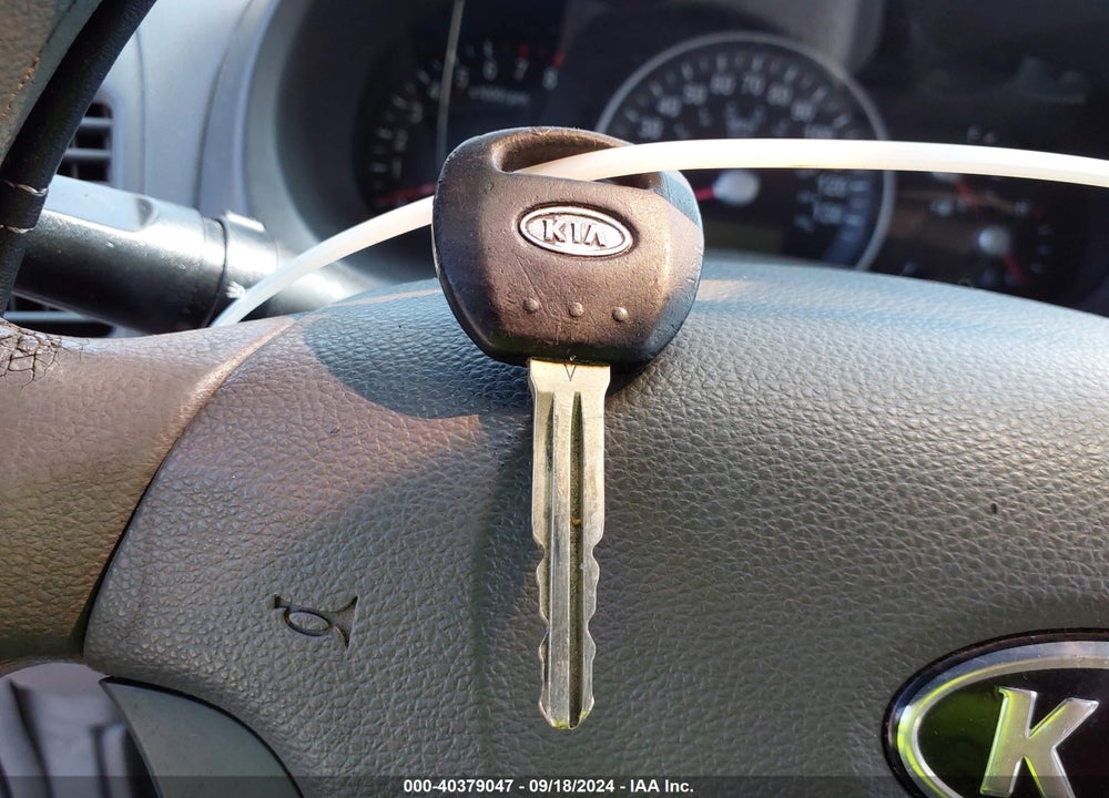 2006 KIA SEDONA EX/LX VIN: KNDMB233166060470
