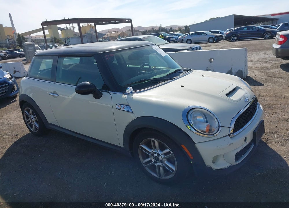 2011 MINI COOPER S VIN: WMWSV3C55BTY14937