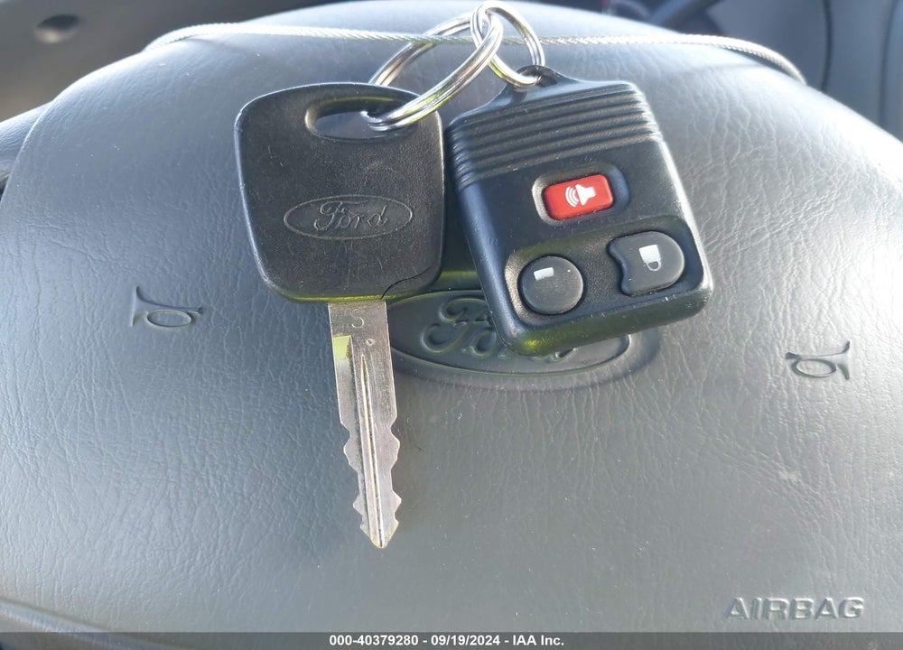 2002 FORD F-150 LARIAT/XLT VIN: 1FTRW07L32KA48735