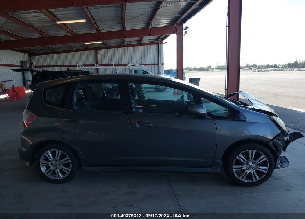 2011 HONDA FIT SPORT VIN: JHMGE8H51BS011190