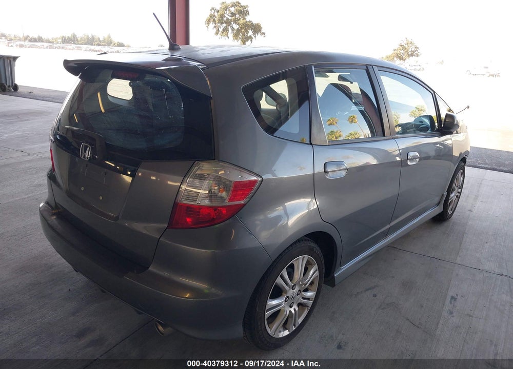 2011 HONDA FIT SPORT VIN: JHMGE8H51BS011190