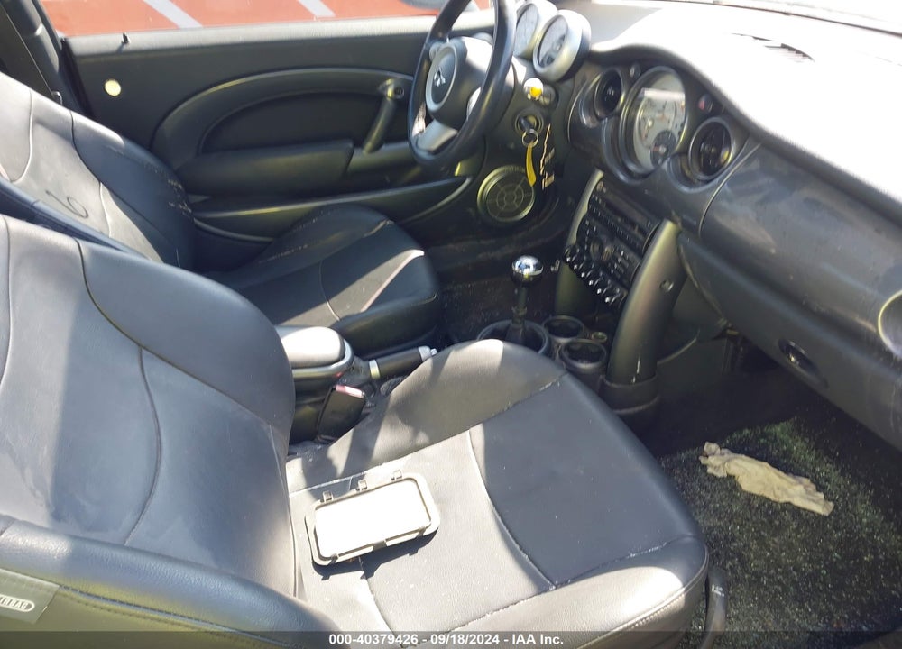 2006 MINI COOPER S VIN: WMWRE33566TL21319