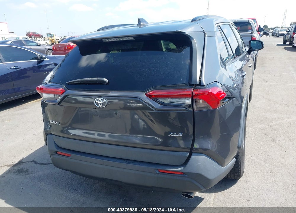 2019 TOYOTA RAV4 XLE VIN: 2T3W1RFV8KW020753