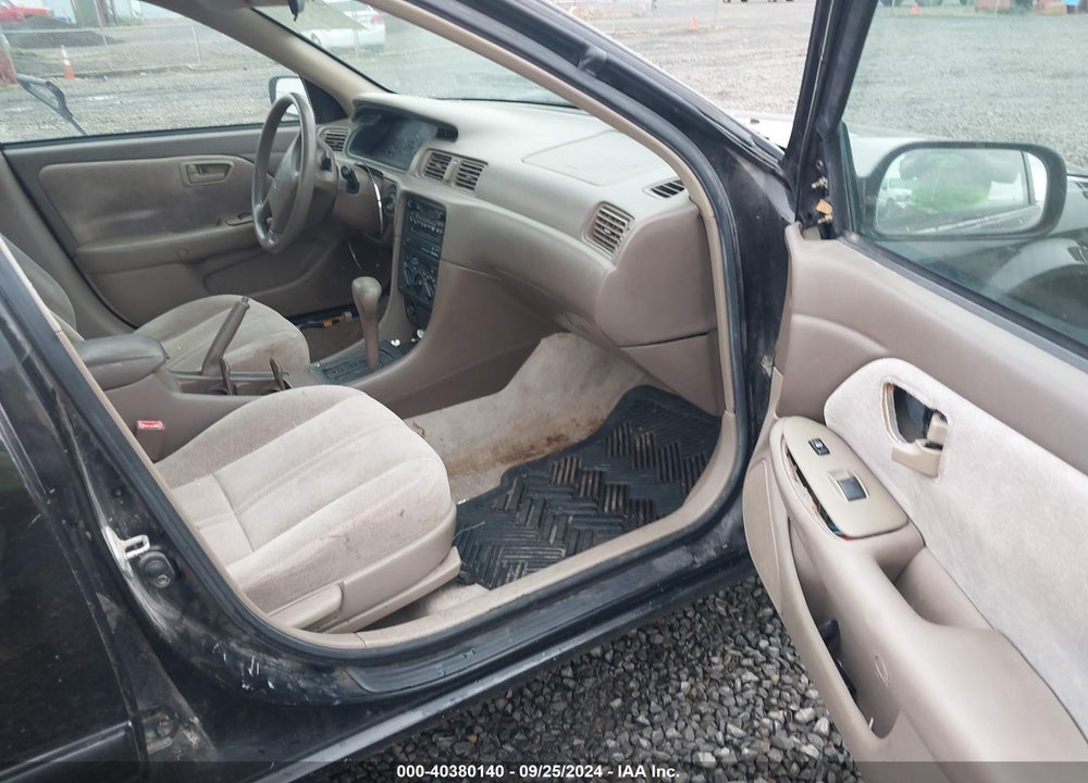 1998 TOYOTA CAMRY LE VIN: 4T1BG22K1WU384236