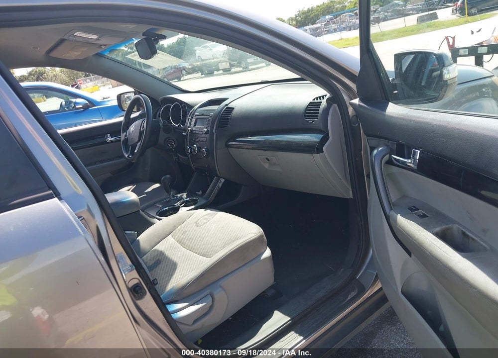 2012 KIA SORENTO LX VIN: 5XYKT3A62CG237754