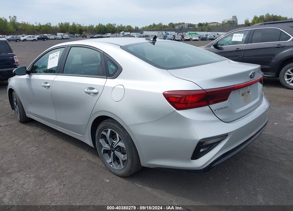 2021 KIA FORTE LXS VIN: 3KPF24AD8ME330950