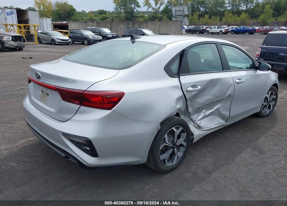 2021 KIA FORTE LXS VIN: 3KPF24AD8ME330950