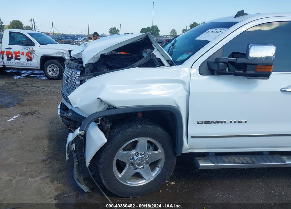 2015 GMC SIERRA 2500HD DENALI VIN: 1GT120E88FF164230