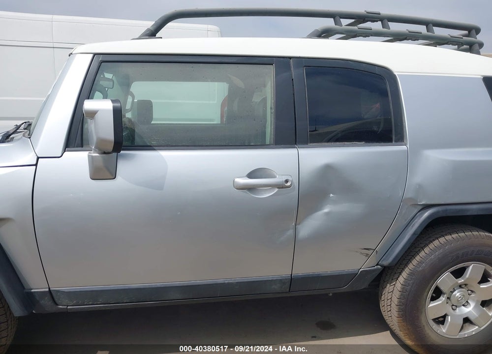2007 TOYOTA FJ CRUISER VIN: JTEZU11F470011870