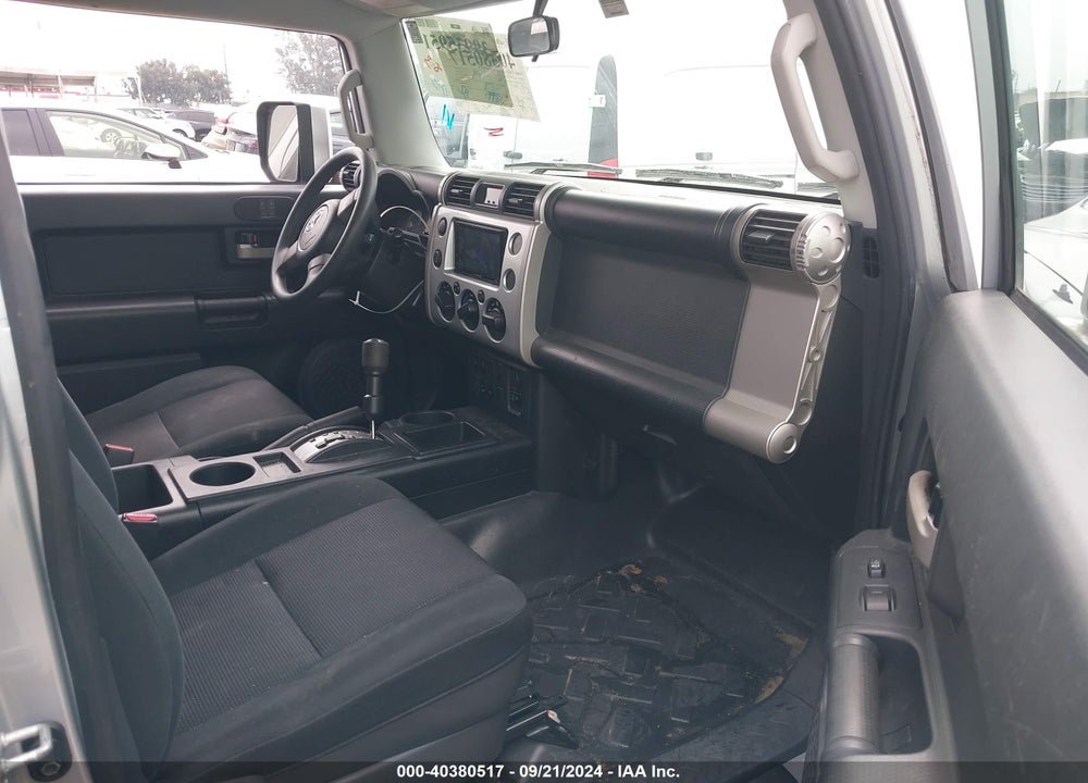 2007 TOYOTA FJ CRUISER VIN: JTEZU11F470011870