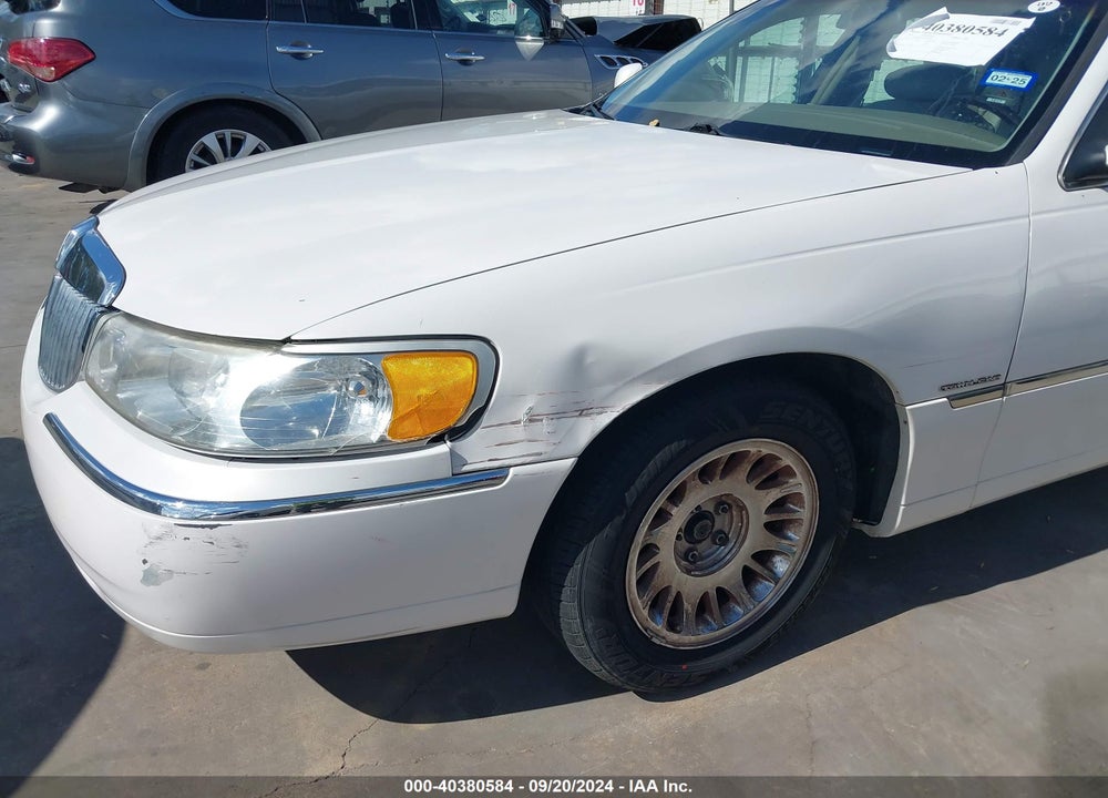 2001 LINCOLN TOWN CAR SIGNATURE VIN: 1LNHM82W31Y695421
