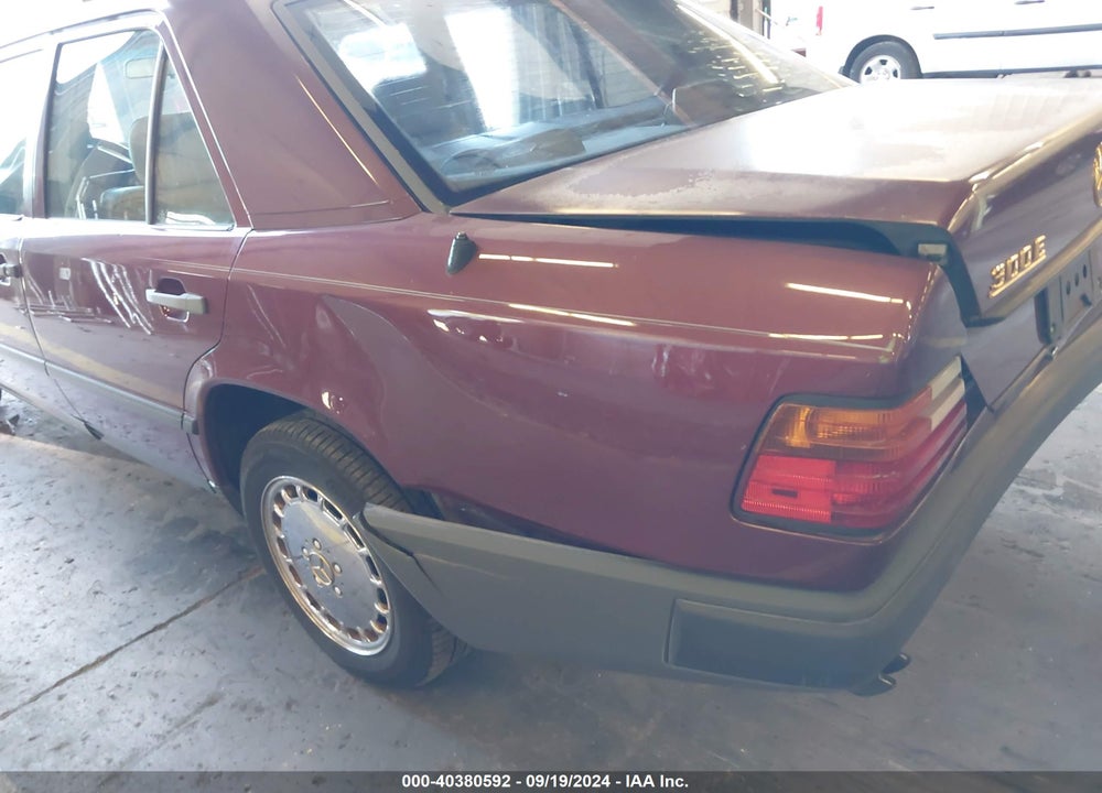 1989 MERCEDES-BENZ 300 E VIN: WDBEA30D9KA855055