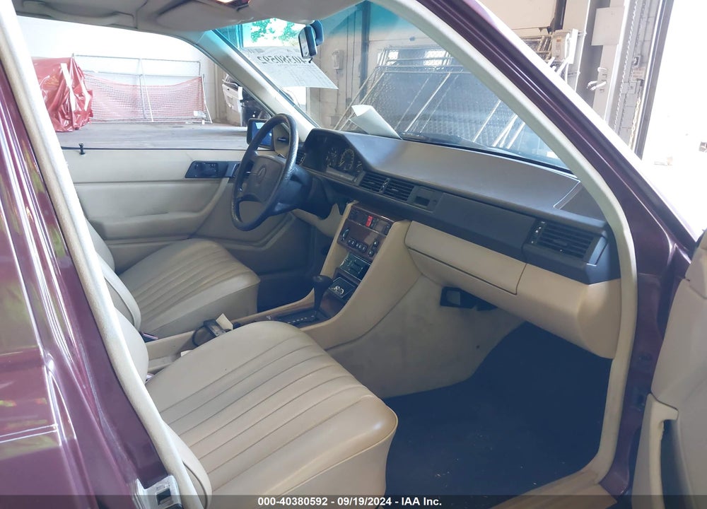 1989 MERCEDES-BENZ 300 E VIN: WDBEA30D9KA855055