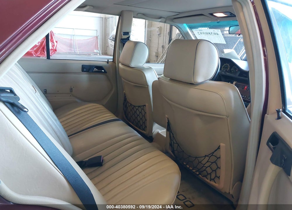 1989 MERCEDES-BENZ 300 E VIN: WDBEA30D9KA855055