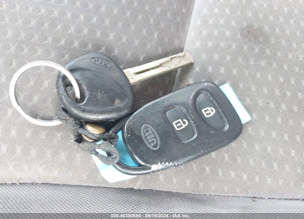 2011 KIA SORENTO LX VIN: 5XYKT3A14BG060921