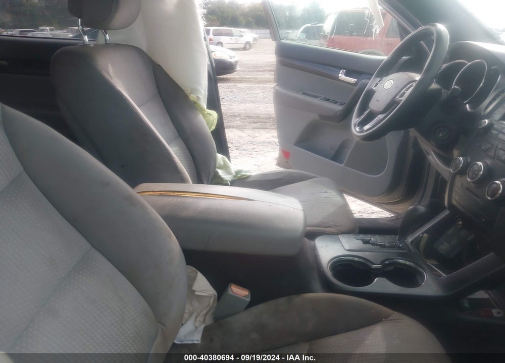 2011 KIA SORENTO LX VIN: 5XYKT3A14BG060921