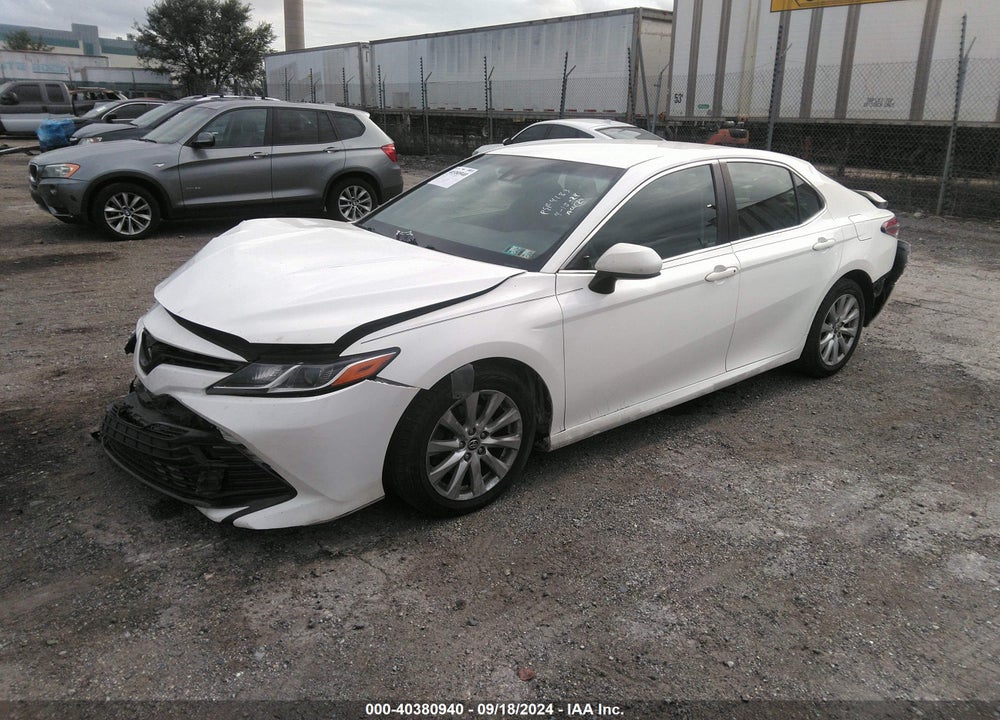 2018 TOYOTA CAMRY LE VIN: JTNB11HK3J3002080