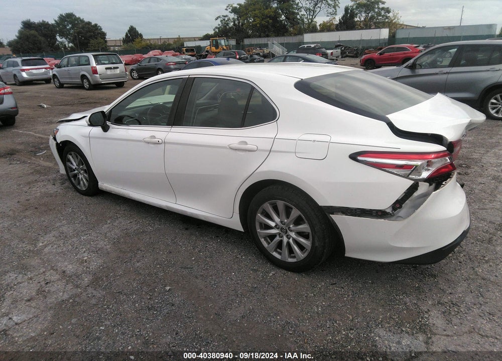 2018 TOYOTA CAMRY LE VIN: JTNB11HK3J3002080