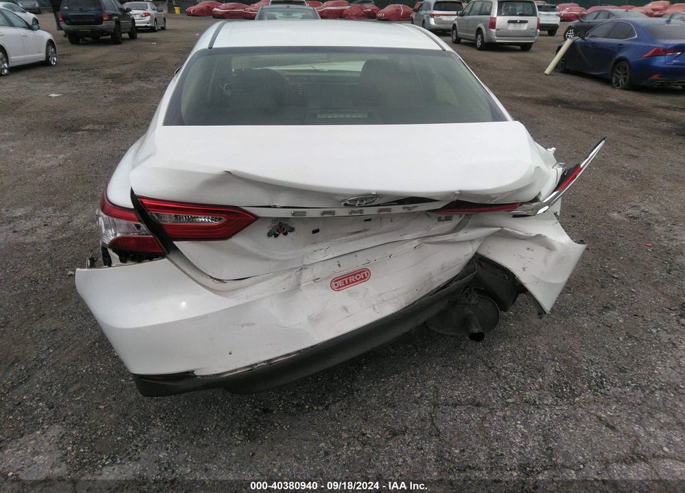 2018 TOYOTA CAMRY LE VIN: JTNB11HK3J3002080