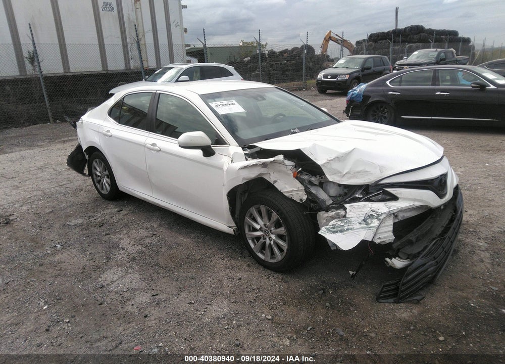 2018 TOYOTA CAMRY LE VIN: JTNB11HK3J3002080