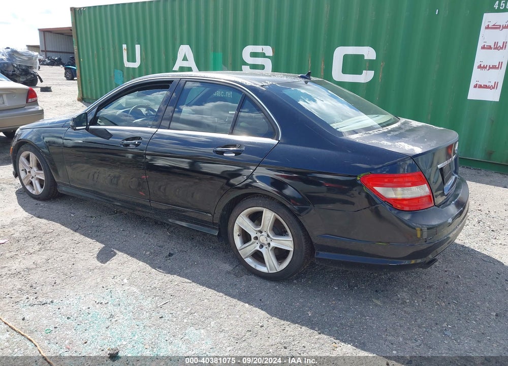 2011 MERCEDES-BENZ C 300 LUXURY/SPORT VIN: WDDGF5EB5BR184392