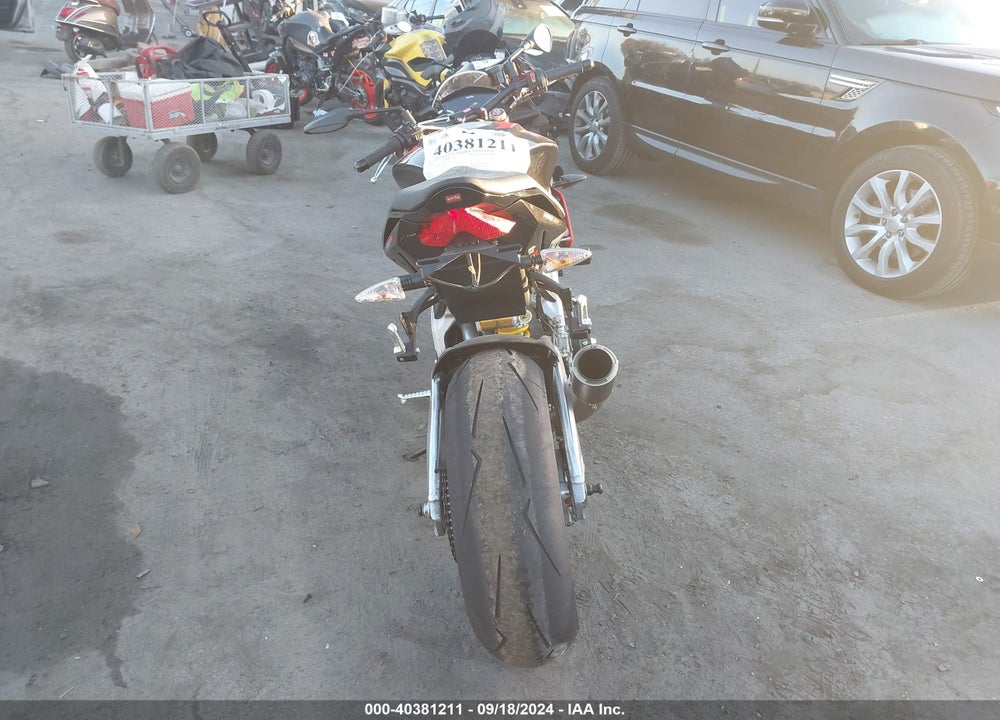 2019 APRILIA TUONO V4 1100 RR VIN: ZD4KGU005KS001152